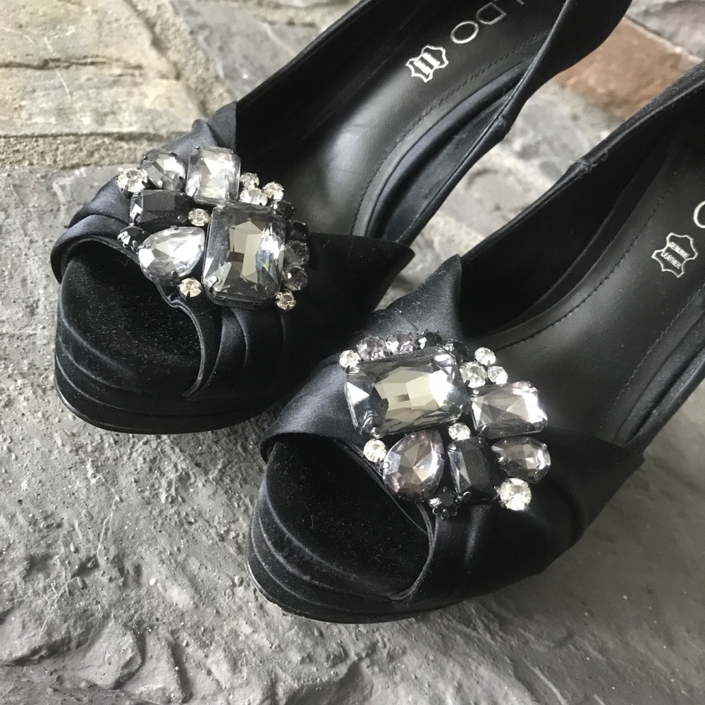 EUC Gorgeous Jeweled Aldo Peep Platform Heels 37.